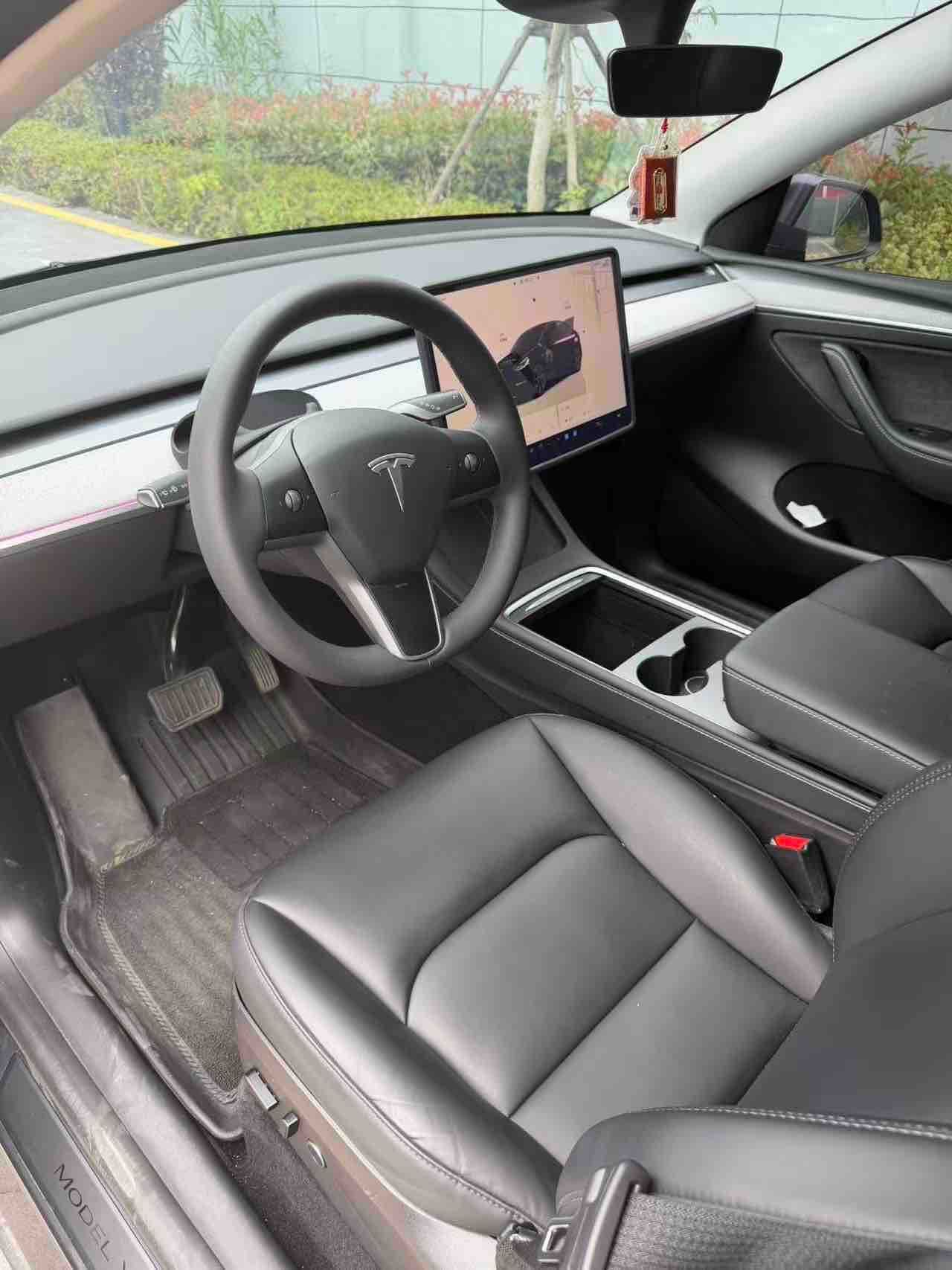 Tesla Model Y 2024 #7 Tesla Model Y 2024 car image #7