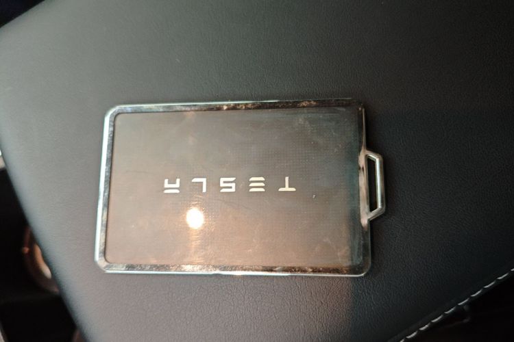 Tesla Model Y 2022 immagine di auto #9