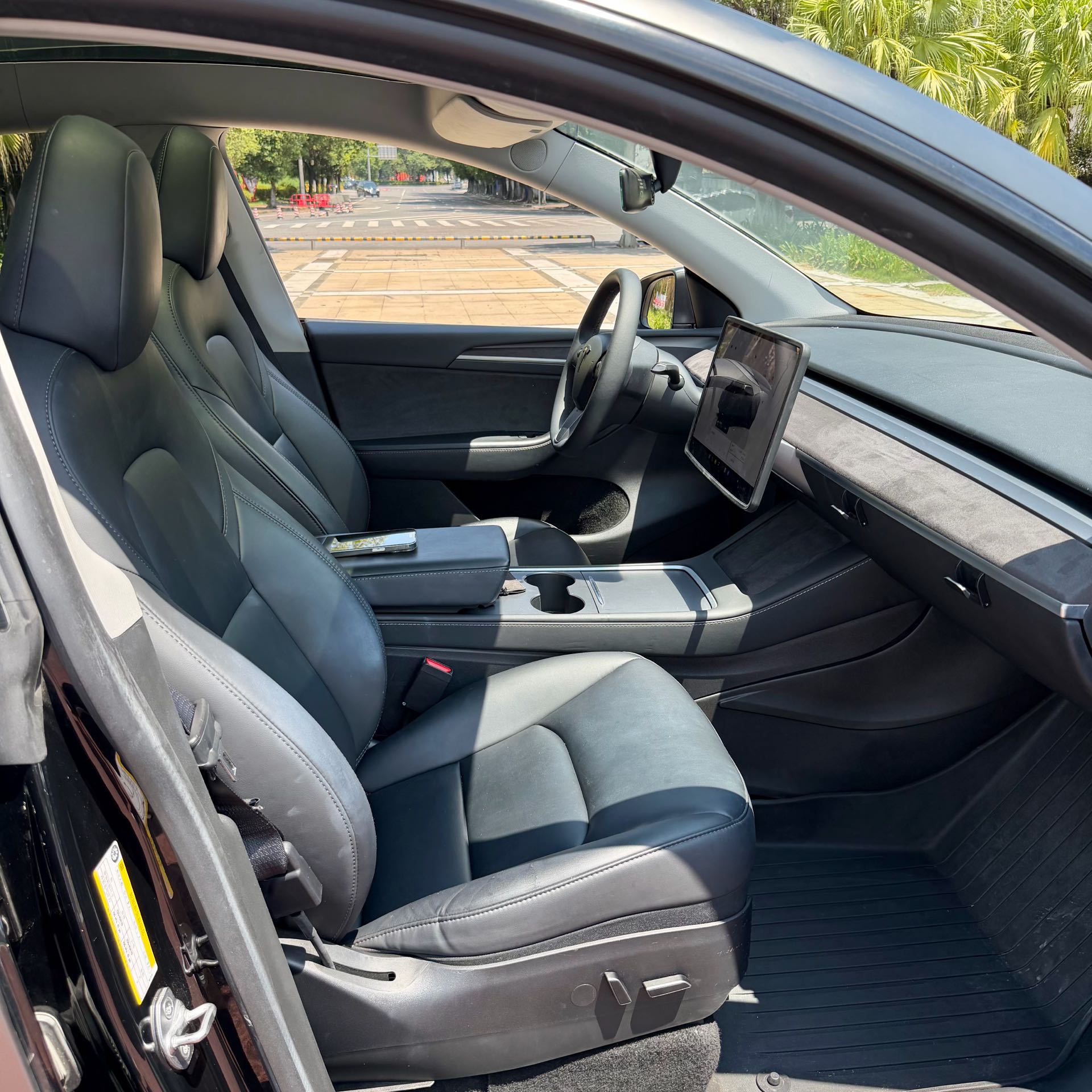 Tesla Model Y 2023 صورة سيارة #8