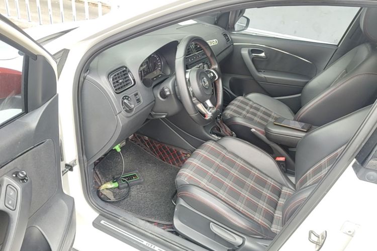 Volkswagen Polo 2017 car image #16