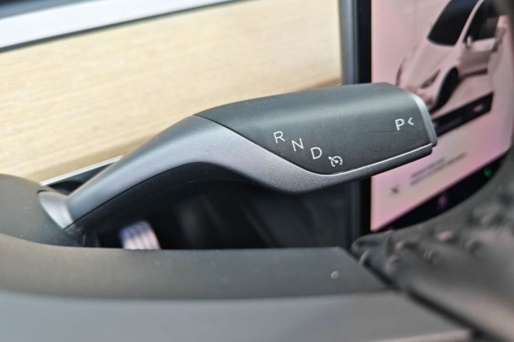 Tesla Model Y 2022 car image #14