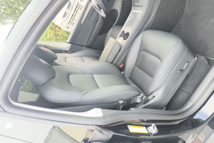 Tesla Model Y 2021 car image #24
