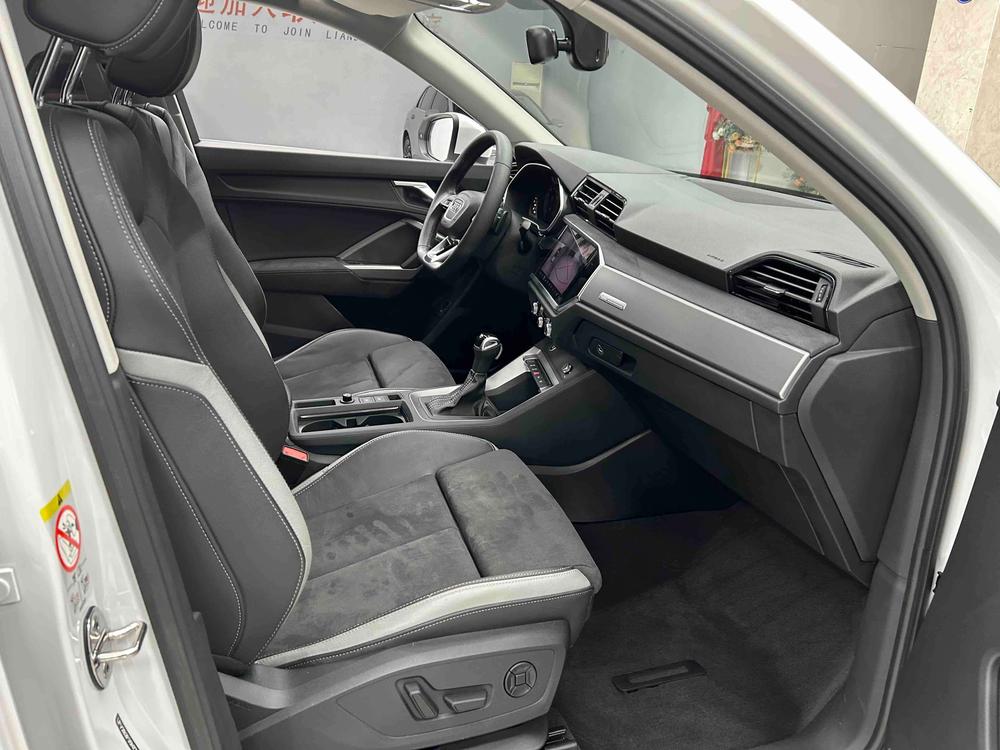 Audi Q3 2022 car image #13