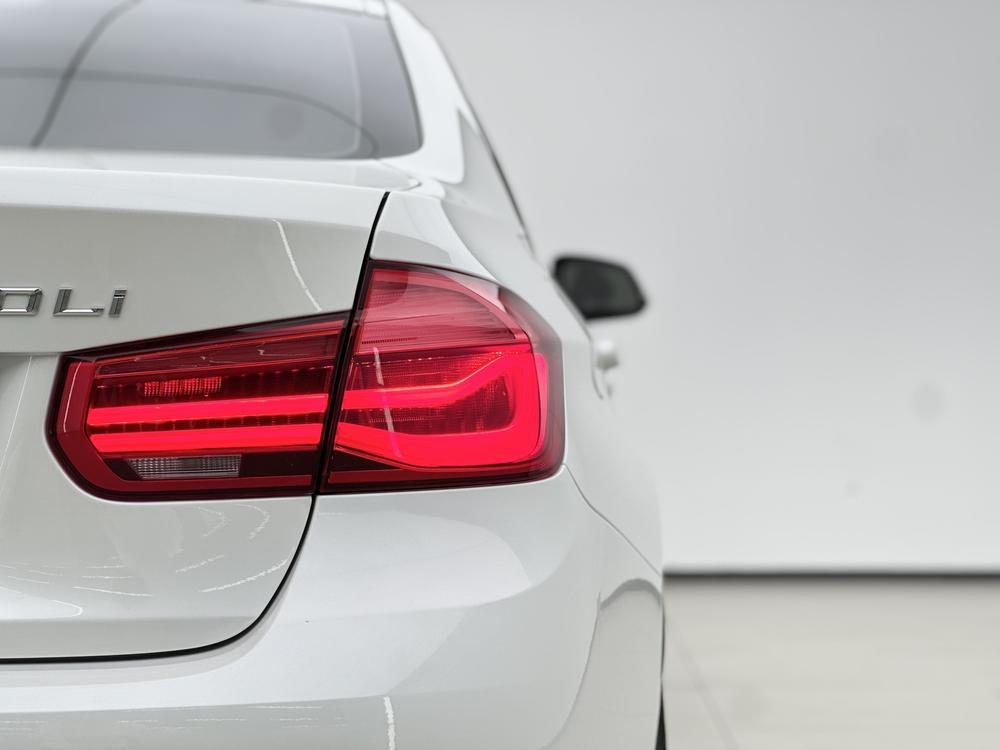 BMW 3 Series 2018 car image #8