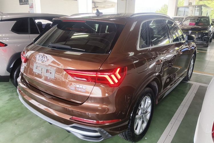Audi Q3 2019 car image #5