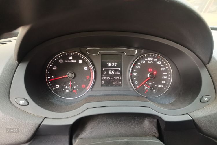 Audi Q3 2017 car image #13