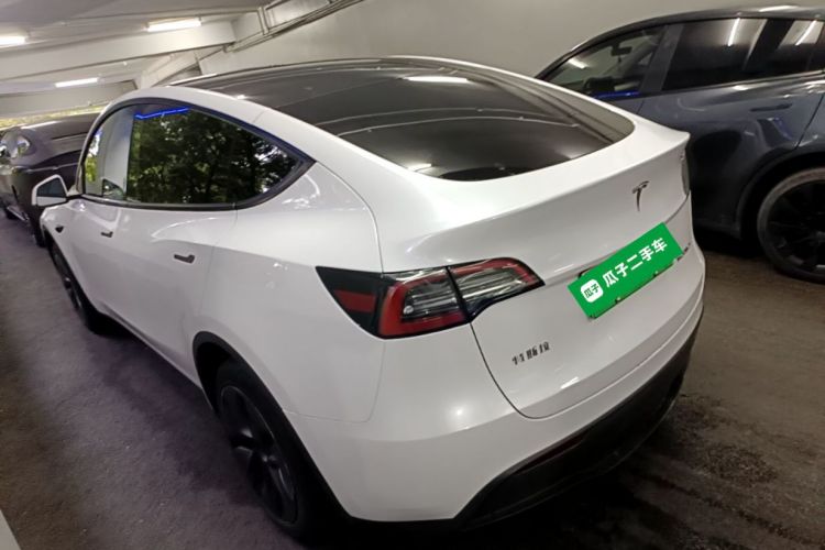 Tesla Model Y 2024 #5 Tesla Model Y 2024 car image #5