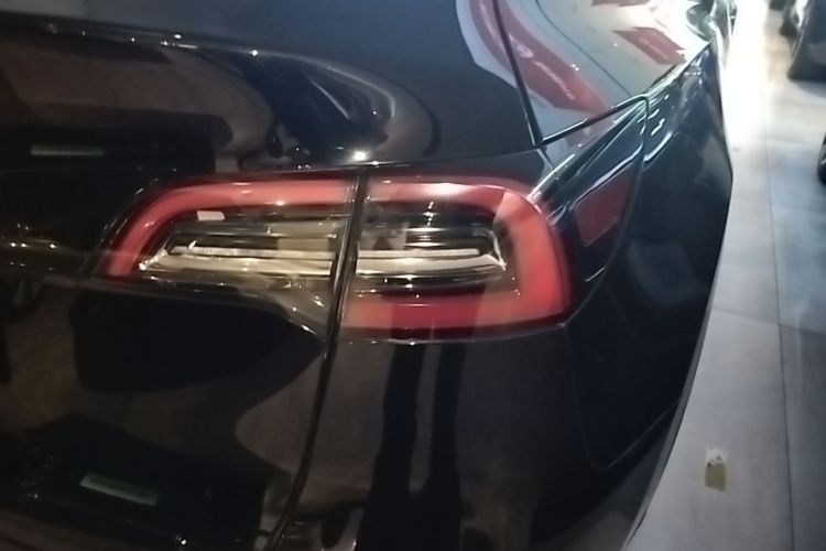 Tesla Model Y 2023 #8 Tesla Model Y 2023 car image #8