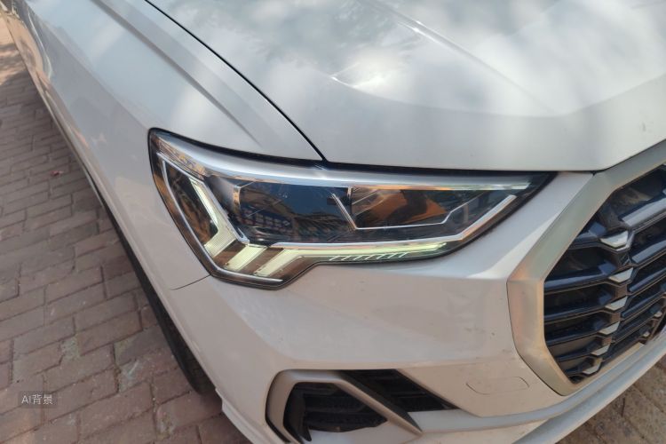 Audi Q3 2022 car image #8