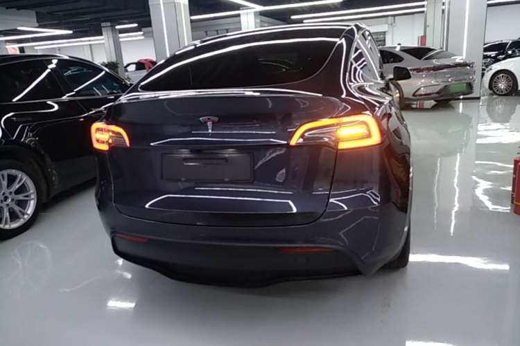 Tesla Model Y 2024 #6 Tesla Model Y 2024 immagine di auto #6
