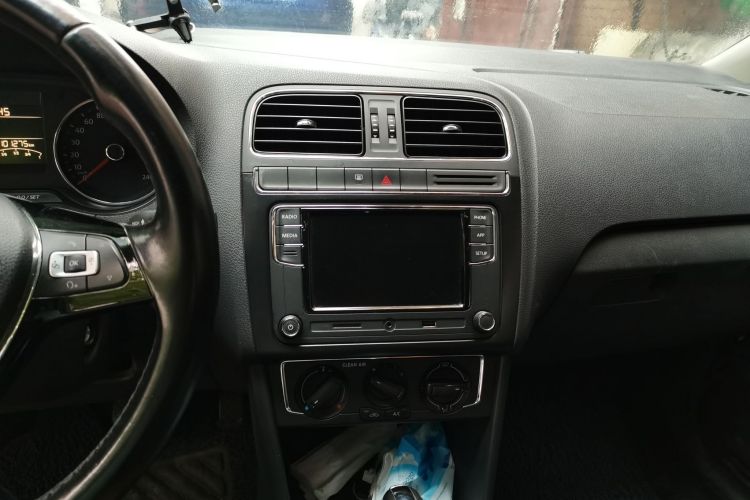 Volkswagen Polo 2016 car image #13