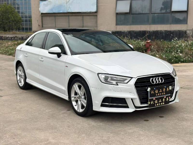Audi A3 2018 car image #3