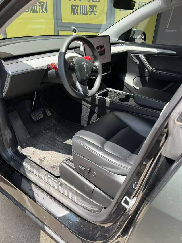 Tesla Model Y 2024 #5 Tesla Model Y 2024 car image #5
