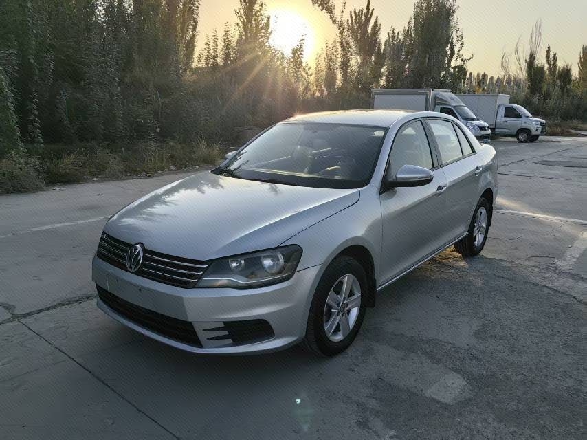Volkswagen Bora 2013 car image 