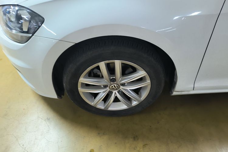 Volkswagen Golf 2018 car image #9