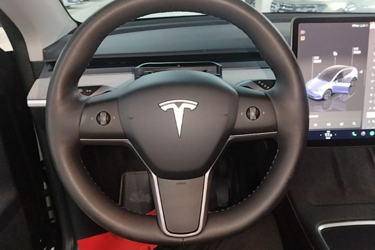 Tesla Model Y 2024 immagine di auto #17