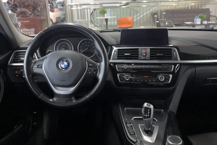 BMW 3 Series 2019 #11 BMW 3 Series 2019 car image #11