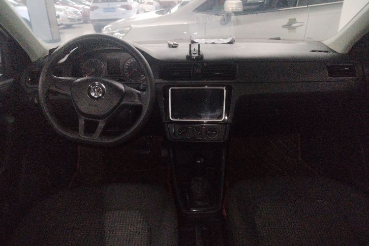 Volkswagen Santana 2019 صورة سيارة #10