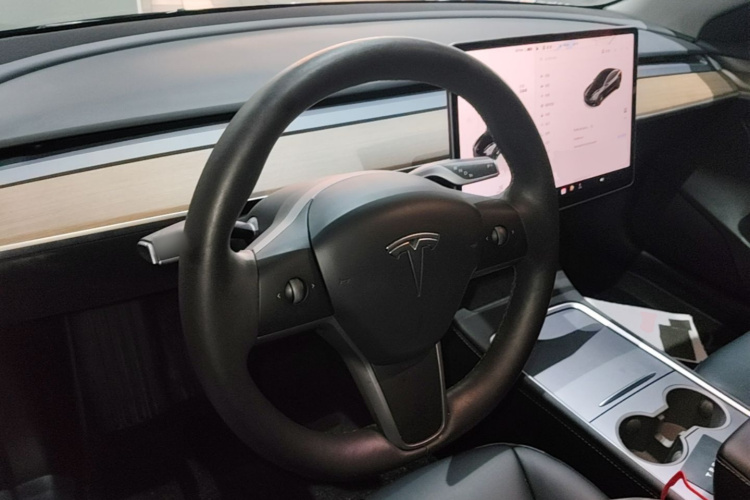 Tesla Model 3 2023 car image #11
