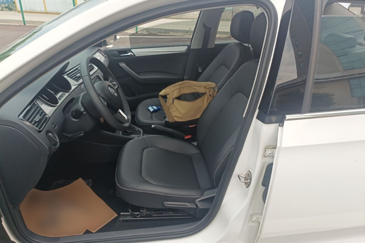 Skoda Rapid 2021 car image #15