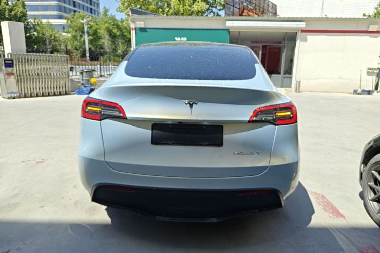 Tesla Model Y 2022 immagine di auto #6