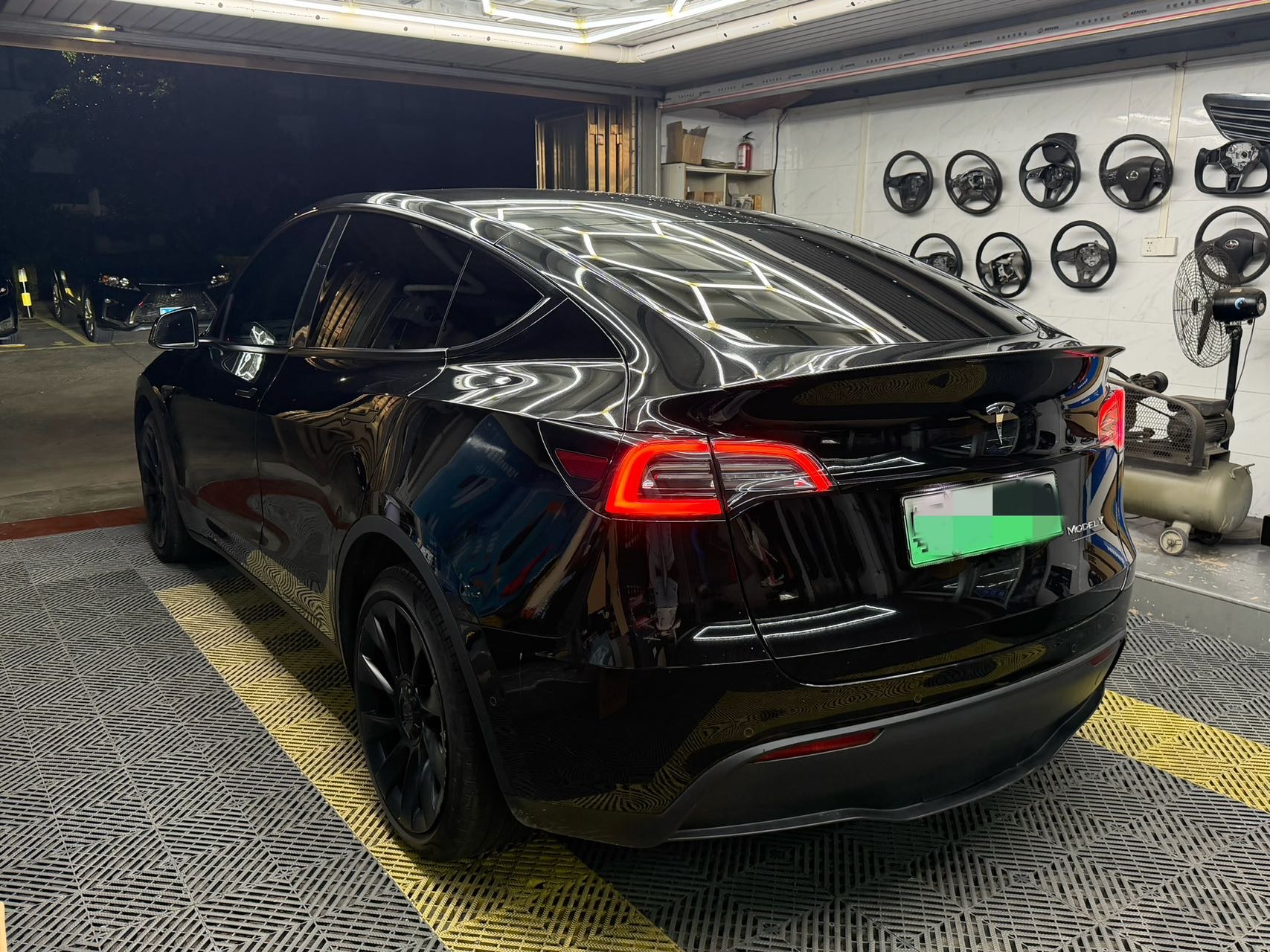 Tesla Model Y 2022 car image #3
