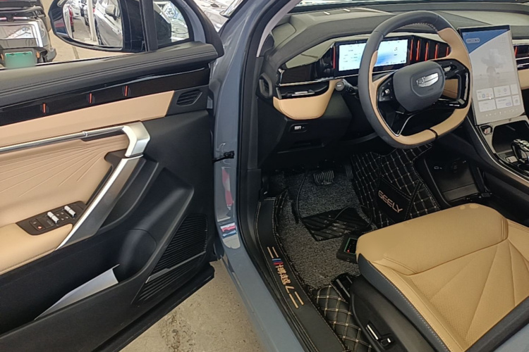 GEELY Boyue L 2023 car image #16