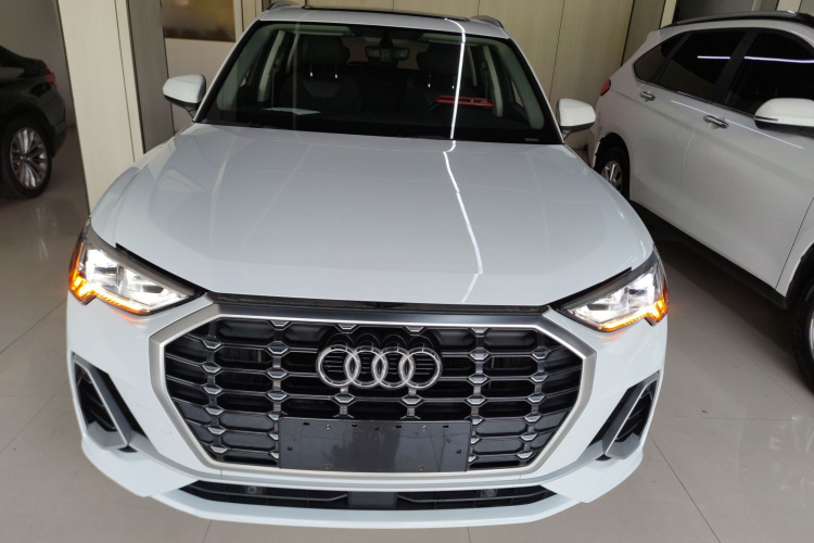 Audi Q3 2021 car image #3