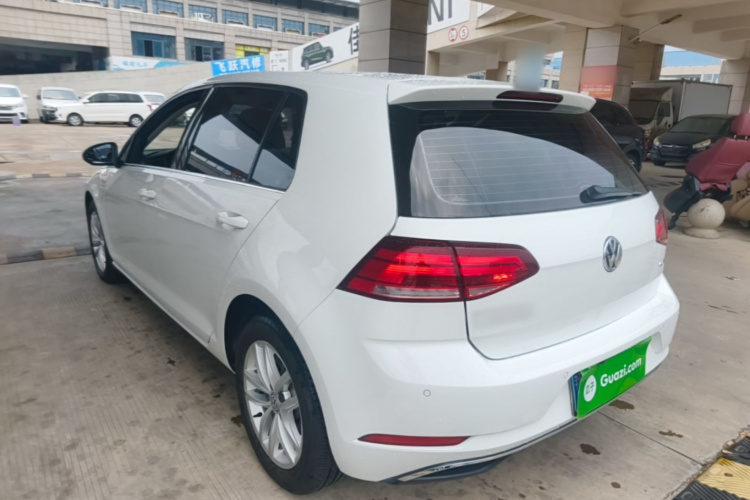 Volkswagen Golf 2018 car image #5