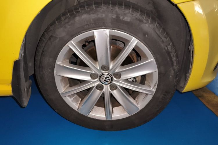 Volkswagen Polo 2015 car image #9