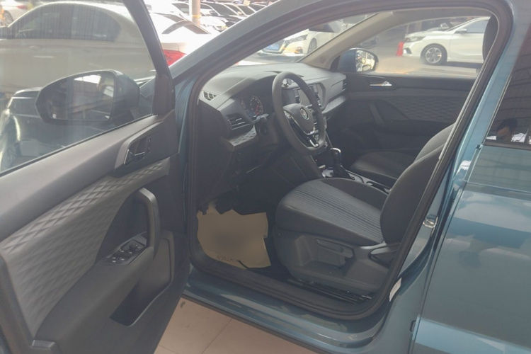 Volkswagen Tharu 2020 car image #16