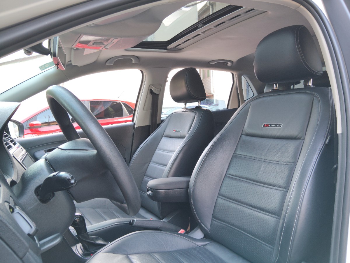 Volkswagen Polo 2014 car image #11