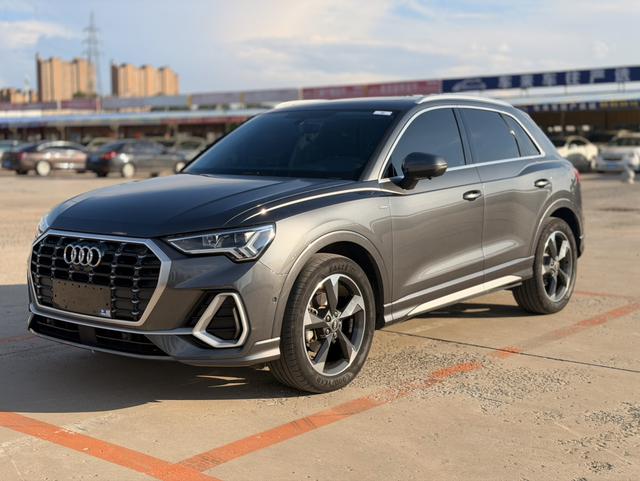 Audi Q3 2022 car image #11