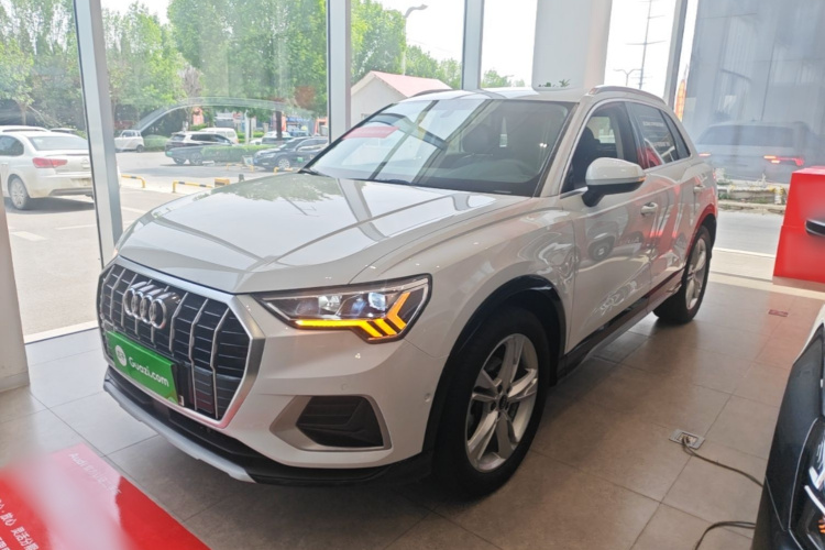 Audi Q3 2021 car image #2