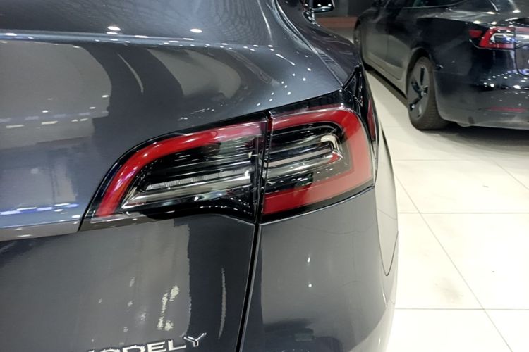 Tesla Model Y 2022 #8 Tesla Model Y 2022 car image #8