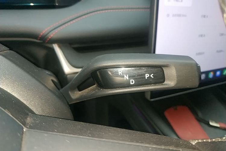MI SU7 2025 immagine di auto #14