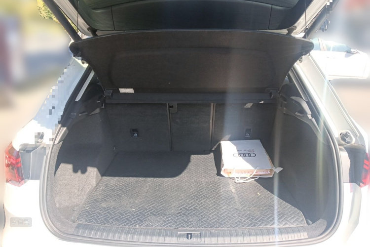 Audi Q3 2020 car image #21