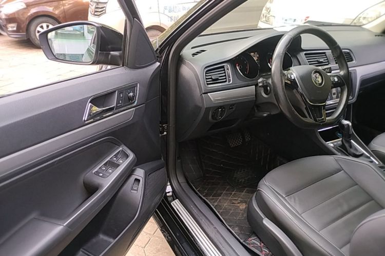 Volkswagen Lavida 2017 car image #16