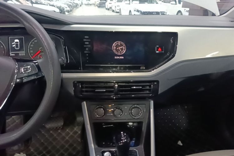 Volkswagen Polo 2022 car image #13