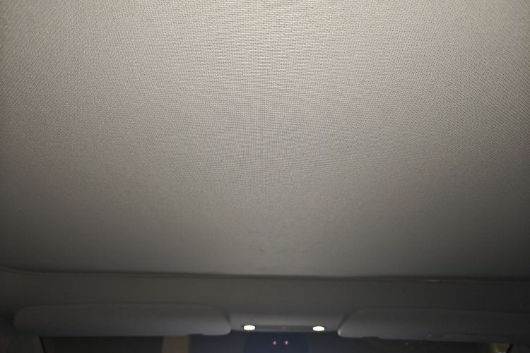 Tesla Model Y 2022 car image #16