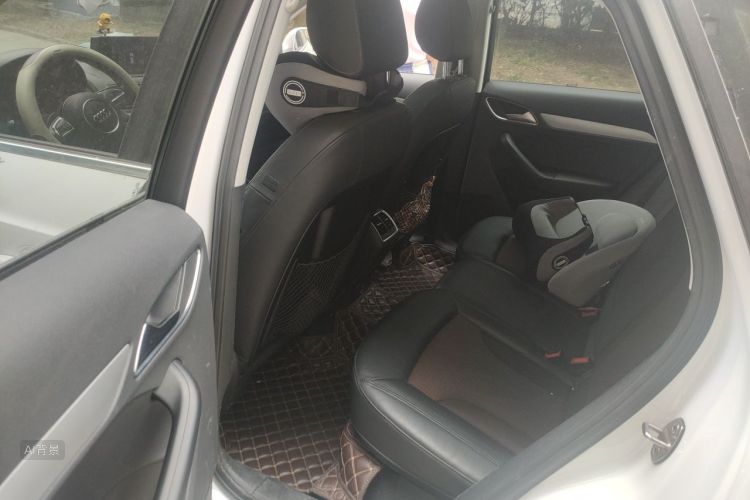 Audi Q3 2016 car image #19