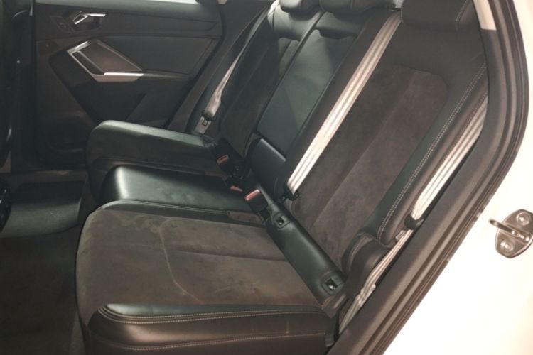 Audi Q3 2021 car image #17