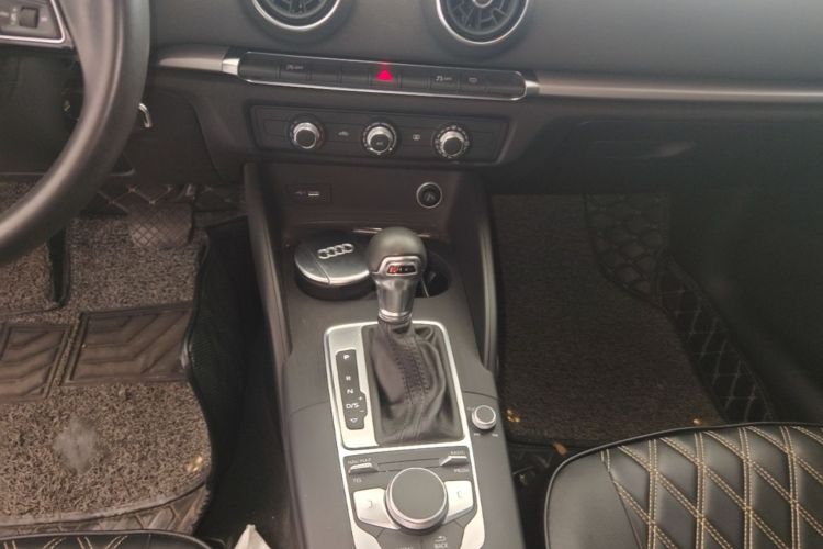 Audi A3 2018 car image #14