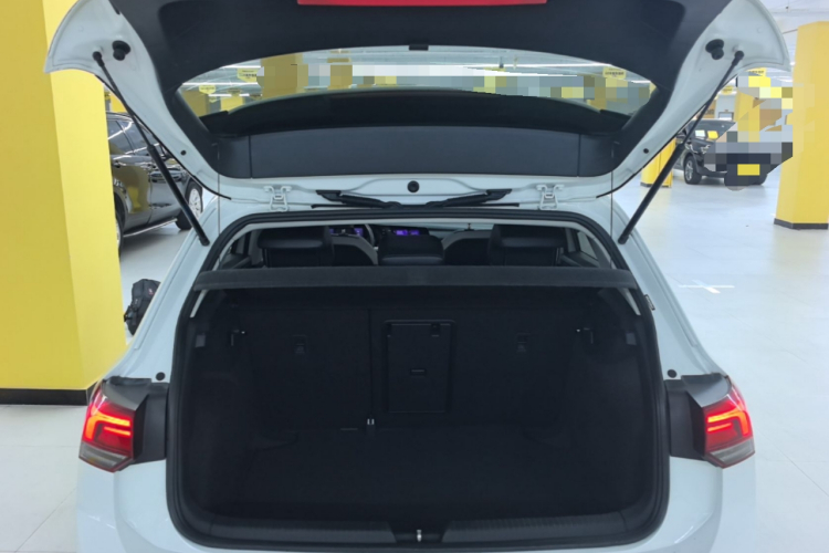 Volkswagen Golf 2021 car image #21