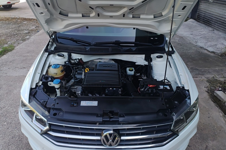 Volkswagen Bora 2017 car image #20