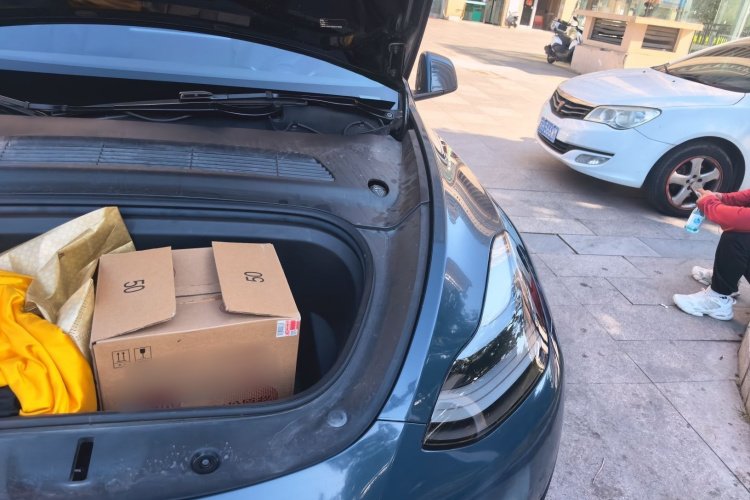 Tesla Model Y 2022 car image #26