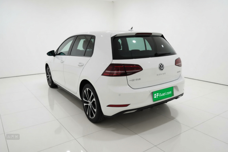Volkswagen Golf 2019 car image #5