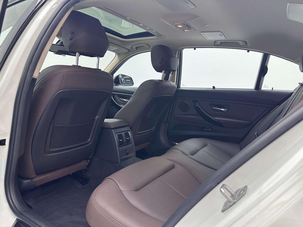 BMW 3 Series 2017 car image #26