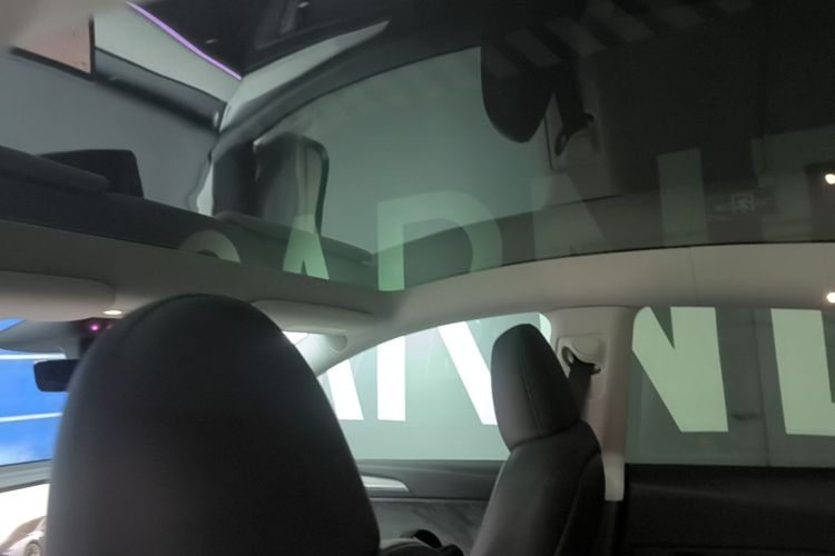 Tesla Model Y 2024 immagine di auto #18