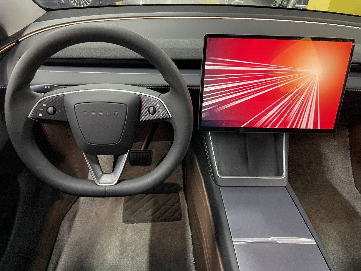 Tesla Model Y 2025 car image #5